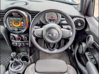 /photos/9641/e2df22d3-4f44-4d18-9a1a-4a8e8768288c_i320x240.jpg